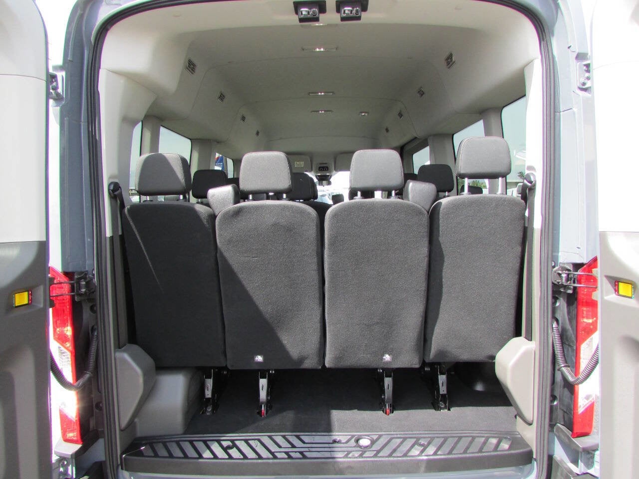 2022 Ford Transit Passenger Wagon 350 XLT 3dr LWB Medium Roof Passenger Van
