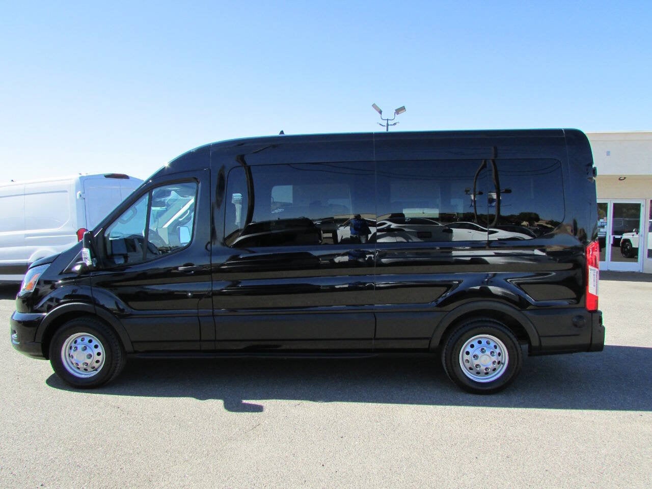 2024 Ford Transit Passenger Wagon 350 XLT AWD 3dr LWB Medium Roof Passenger Van