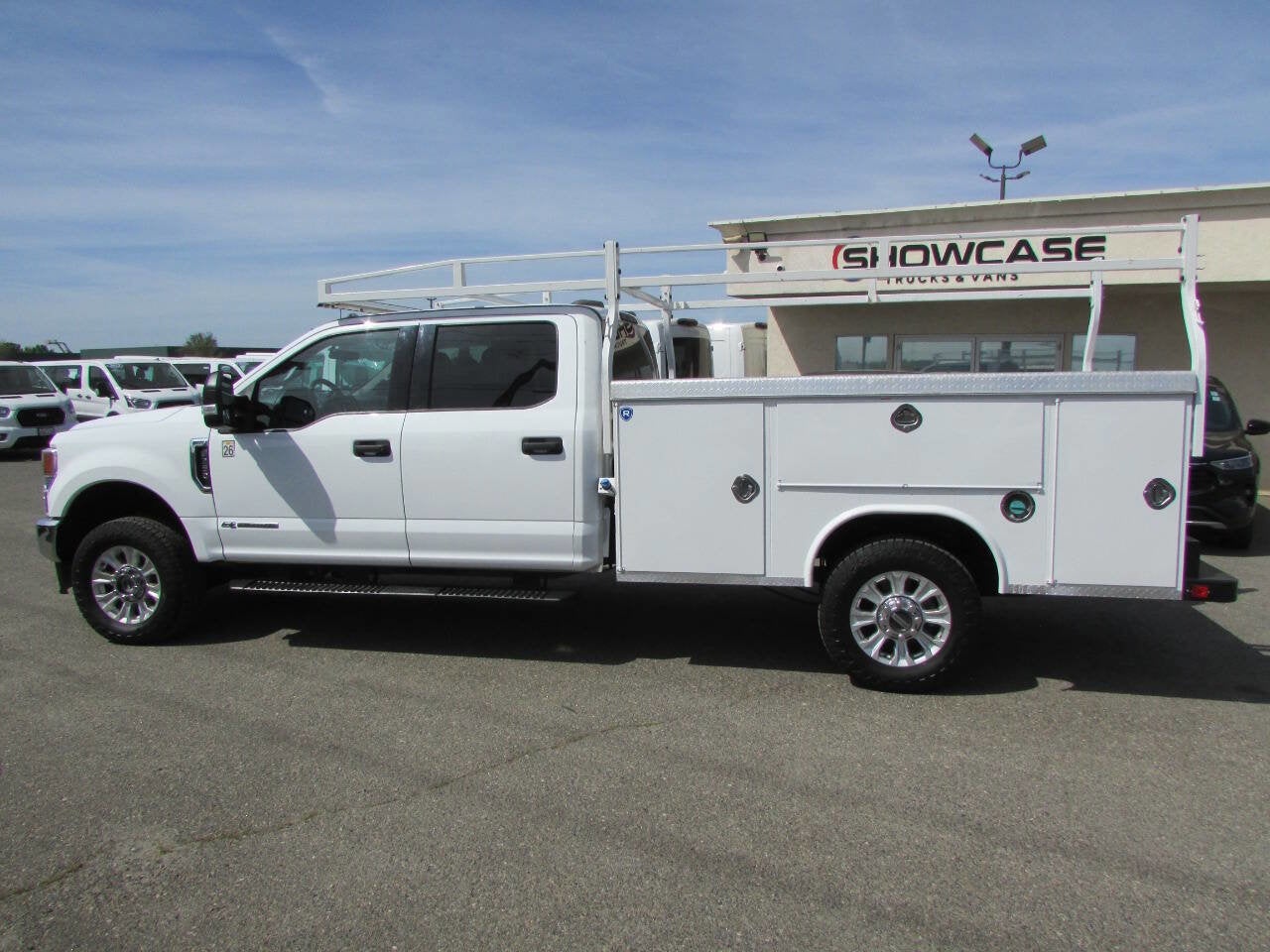 2022 Ford Super Duty F-350 SRW XLT 4x4 4dr Crew Cab 179 in. WB SRW Chassis