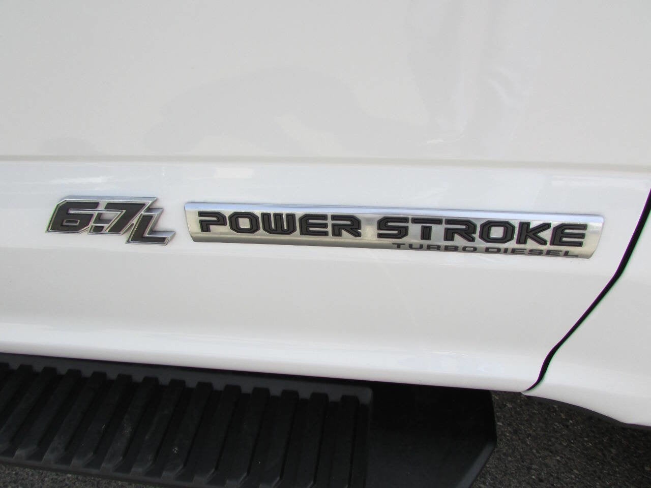 2022 Ford Super Duty F-350 SRW XLT 4x4 4dr Crew Cab 179 in. WB SRW Chassis