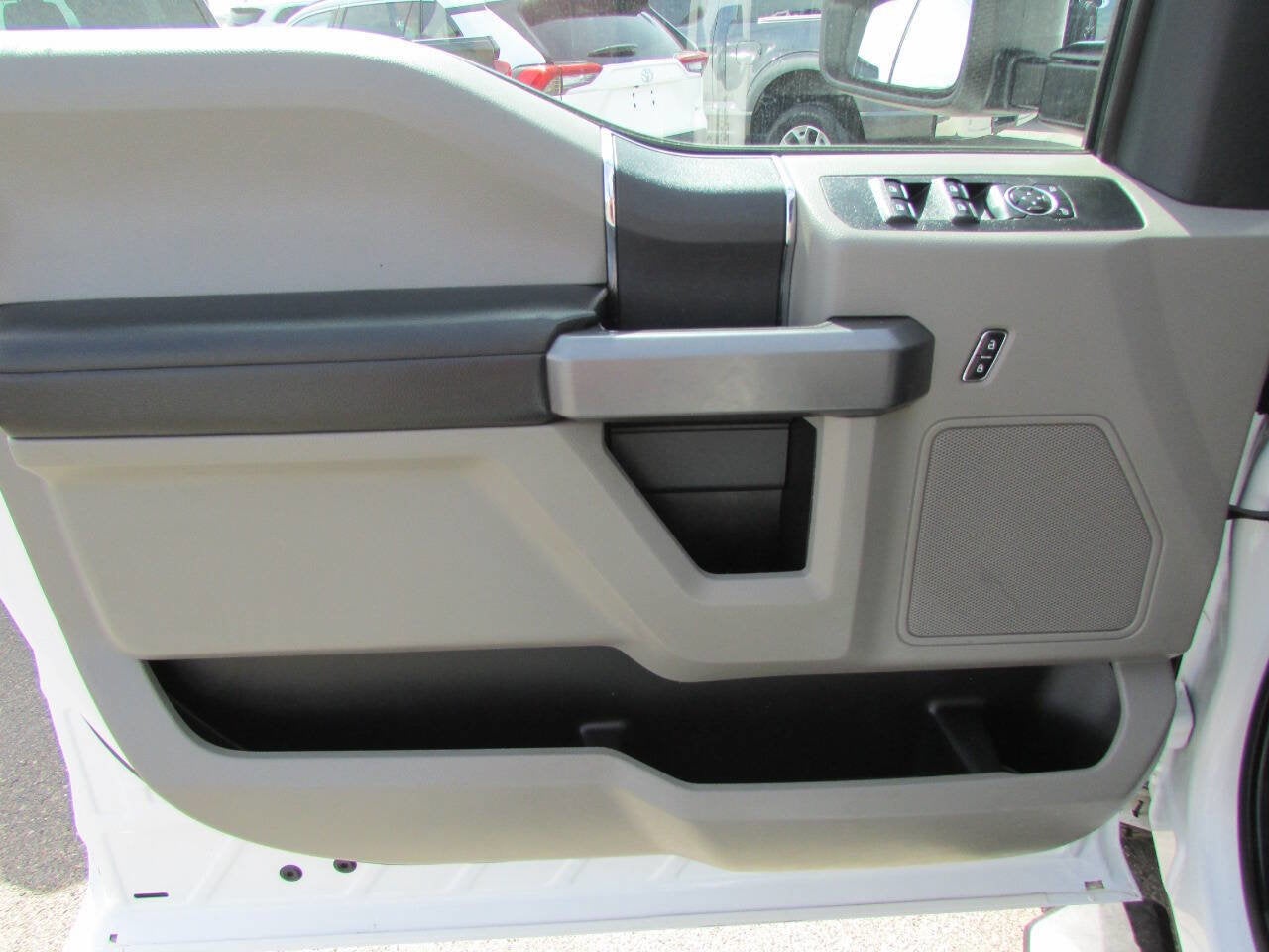 2022 Ford Super Duty F-350 SRW XLT 4x4 4dr Crew Cab 179 in. WB SRW Chassis