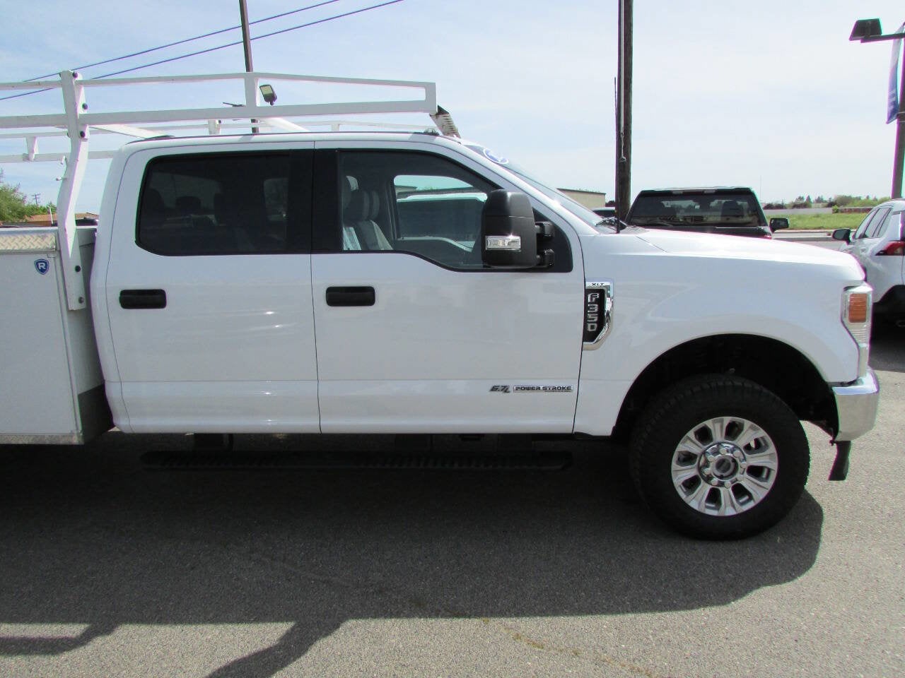 2022 Ford Super Duty F-350 SRW XLT 4x4 4dr Crew Cab 179 in. WB SRW Chassis
