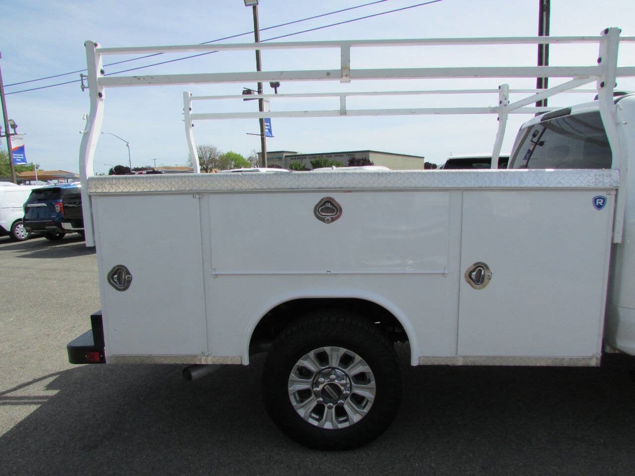 2022 Ford Super Duty F-350 SRW XLT 4x4 4dr Crew Cab 179 in. WB SRW Chassis