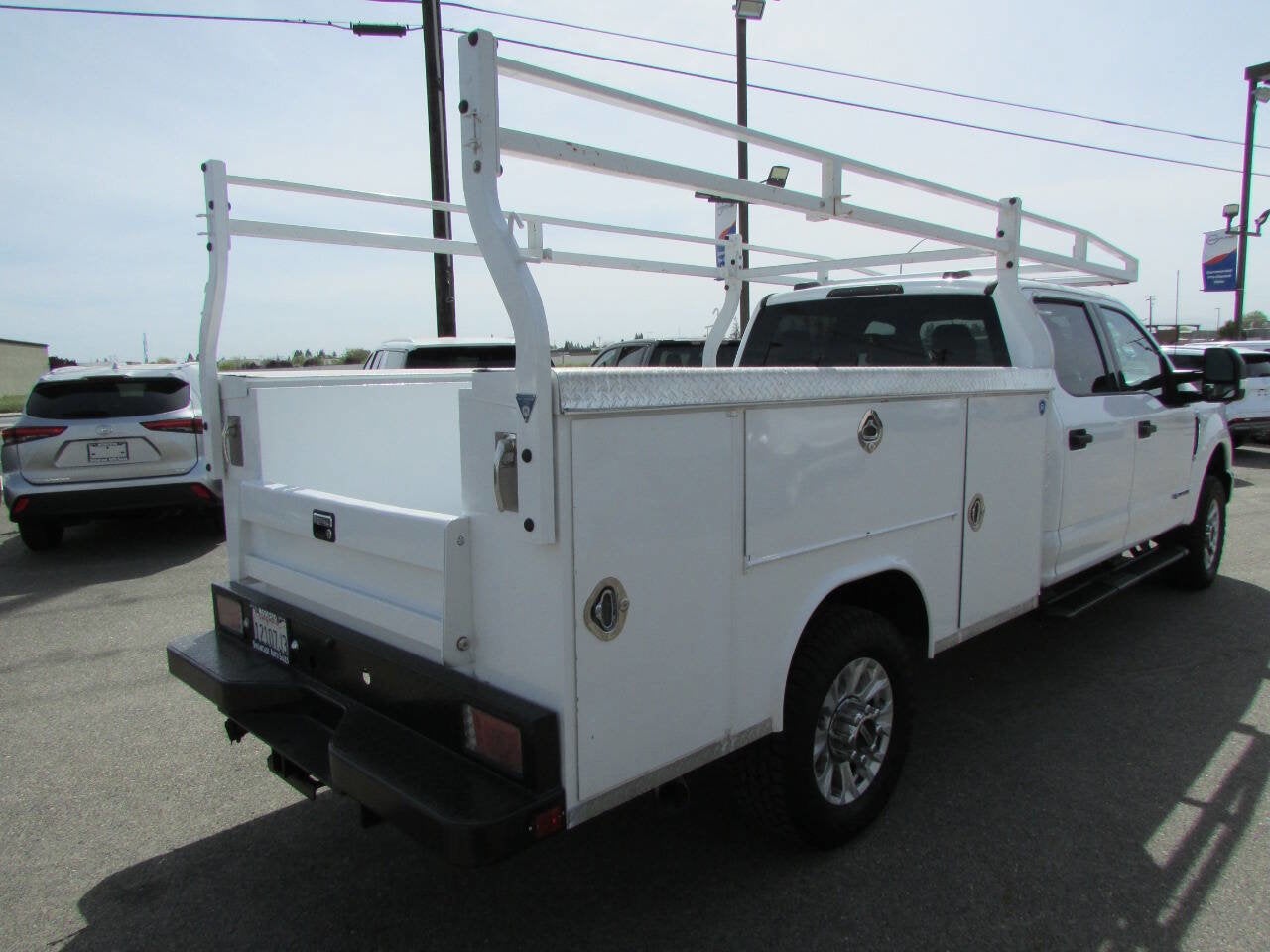 2022 Ford Super Duty F-350 SRW XLT 4x4 4dr Crew Cab 179 in. WB SRW Chassis