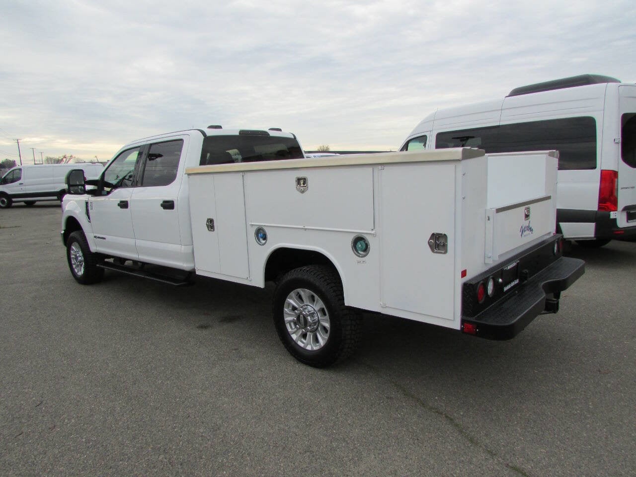 2021 Ford Super Duty F-350 SRW XLT 4x4 4dr Crew Cab 179 in. WB SRW Chassis