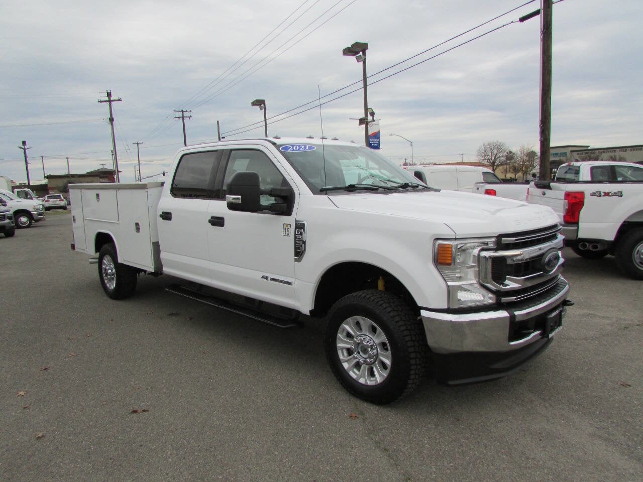 2021 Ford Super Duty F-350 SRW XLT 4x4 4dr Crew Cab 179 in. WB SRW Chassis