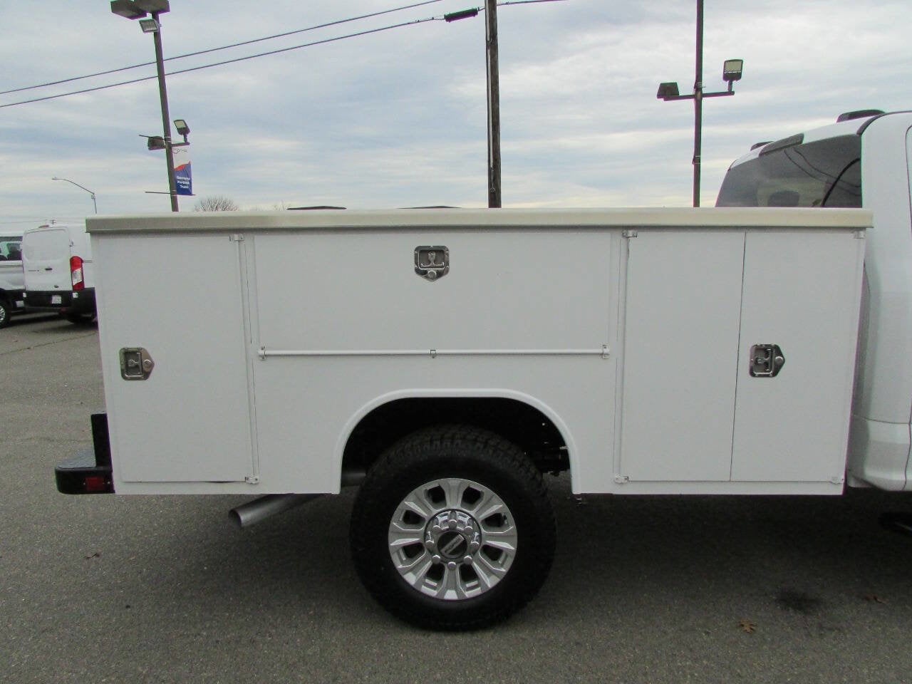 2021 Ford Super Duty F-350 SRW XLT 4x4 4dr Crew Cab 179 in. WB SRW Chassis