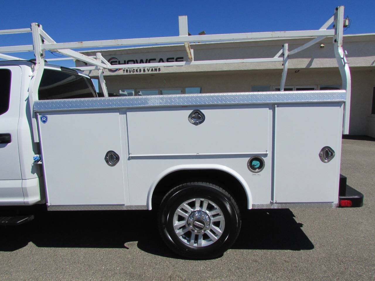 2021 Ford Super Duty F-350 SRW XLT 4x4 4dr Crew Cab 179 in. WB SRW Chassis