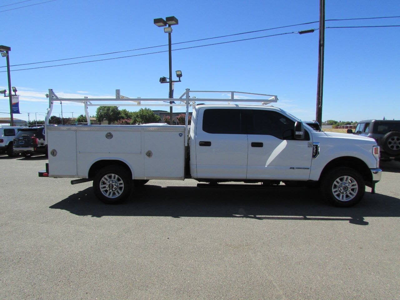 2021 Ford Super Duty F-350 SRW XLT 4x4 4dr Crew Cab 179 in. WB SRW Chassis