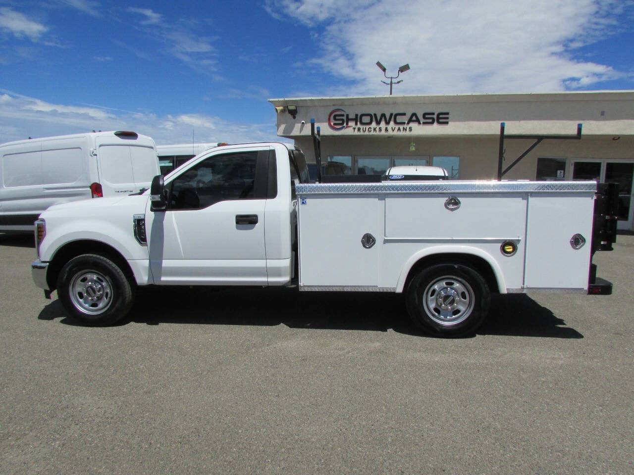 2019 Ford Super Duty F-350 SRW XL 4x2 2dr Regular Cab 145 in. WB SRW Chassis