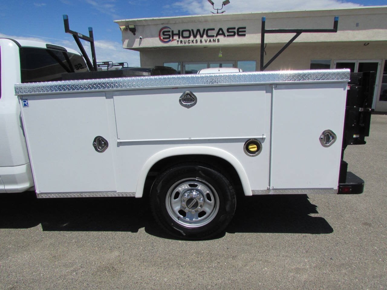 2019 Ford Super Duty F-350 SRW XL 4x2 2dr Regular Cab 145 in. WB SRW Chassis