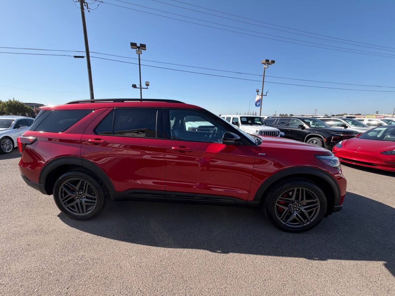 2025 Ford Explorer ST-Line