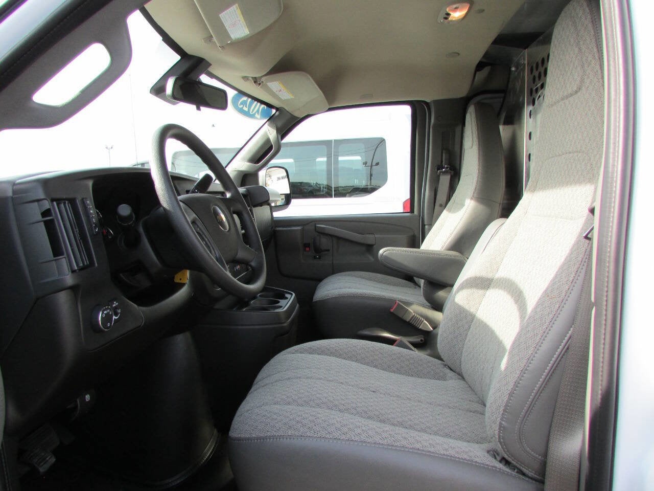 2025 Chevrolet Express Cargo Van 2500 3dr Extended Cargo Van