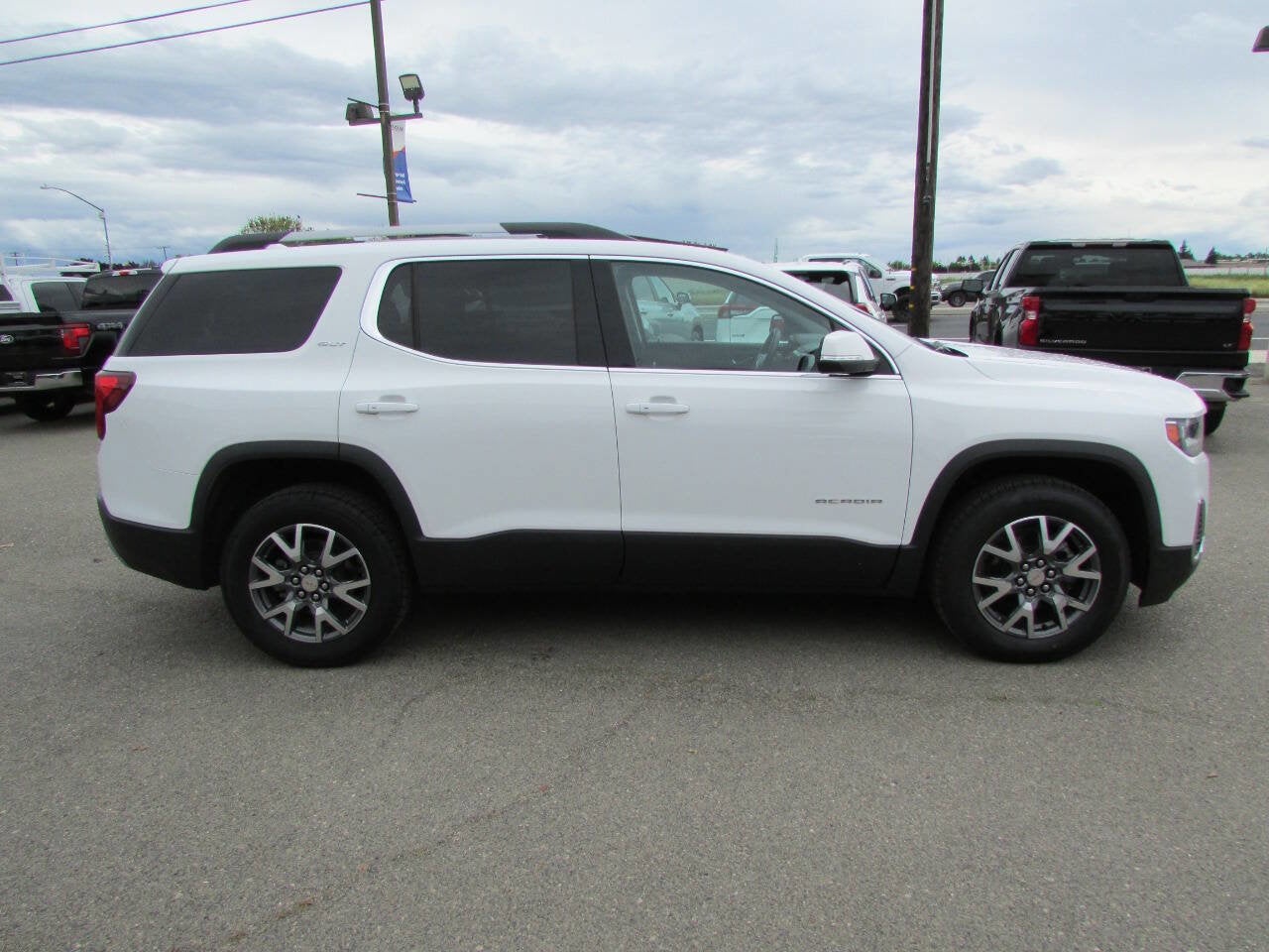 2023 GMC Acadia SLT