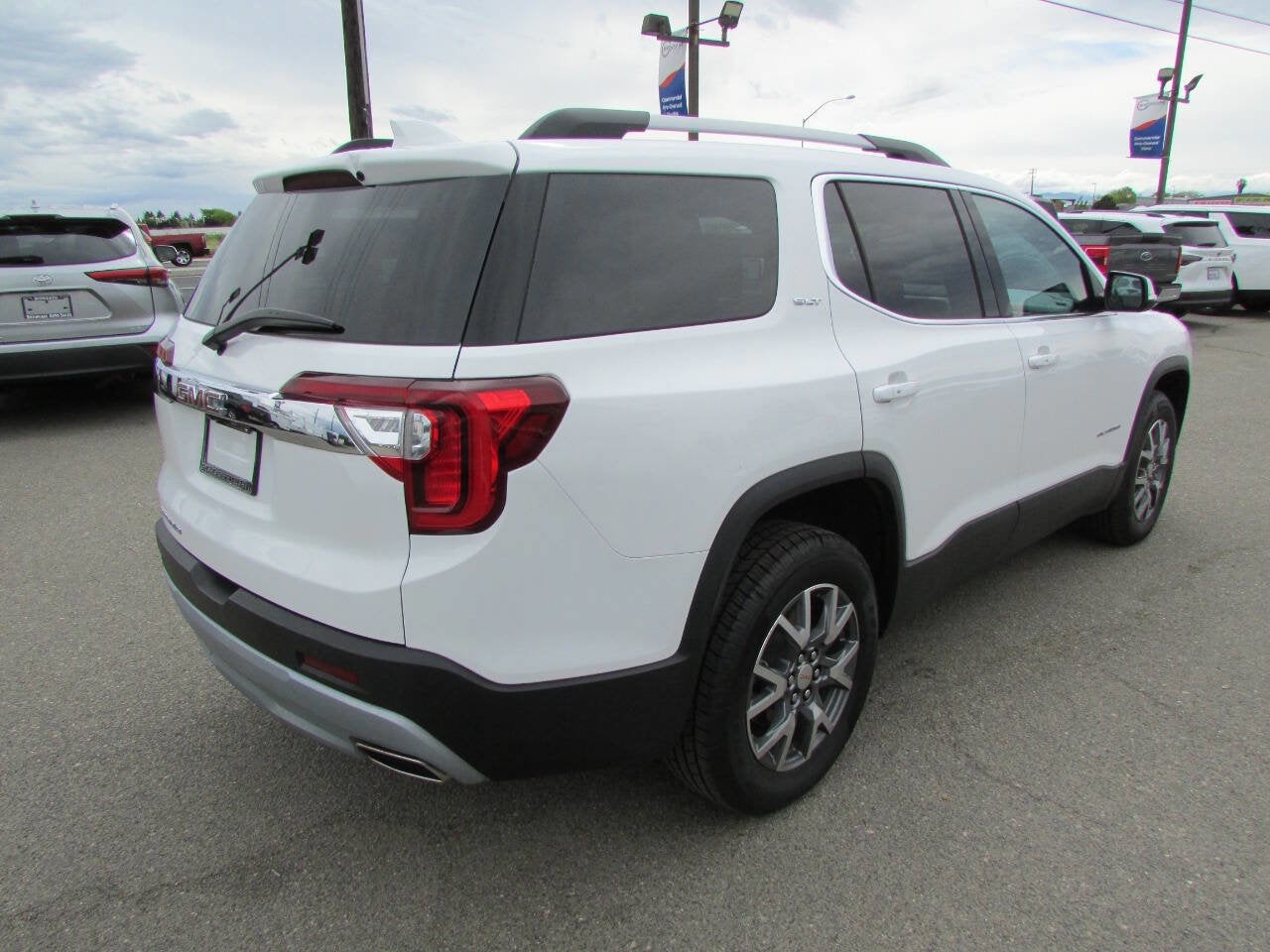 2023 GMC Acadia SLT