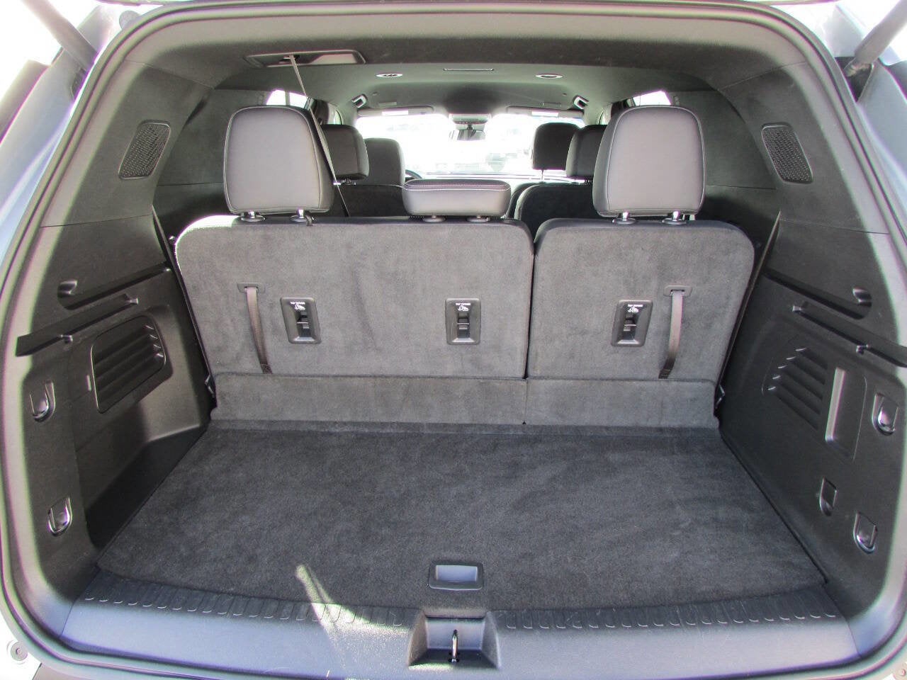 2025 Chevrolet Traverse AWD LT