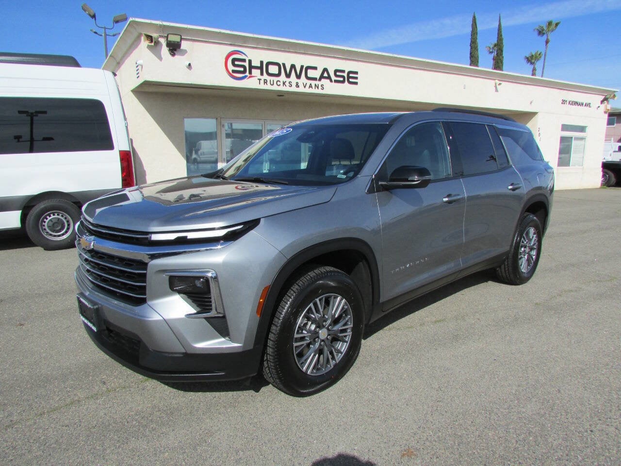 2025 Chevrolet Traverse AWD LT