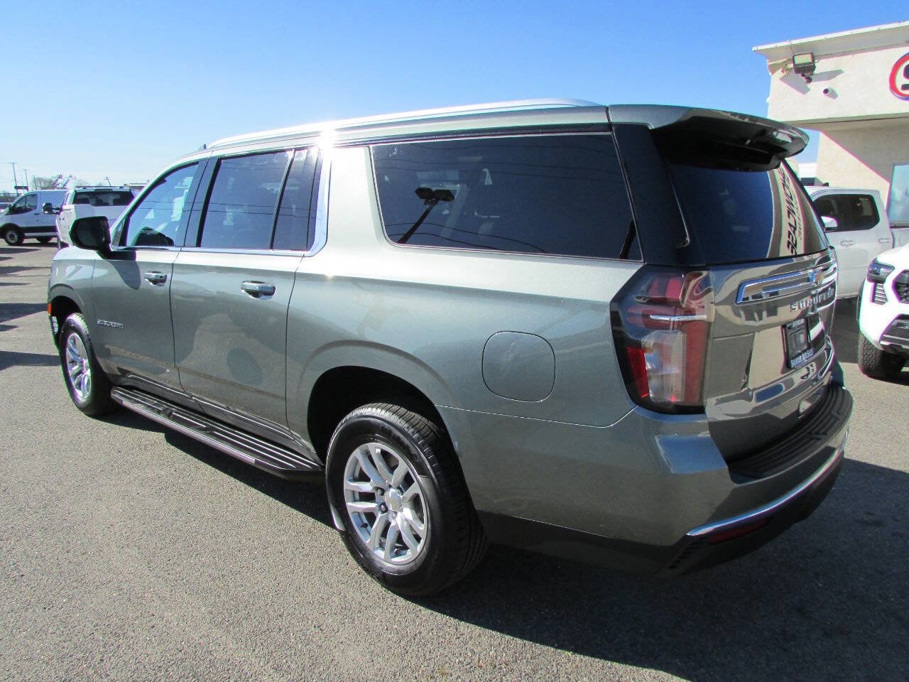 2023 Chevrolet Suburban LT