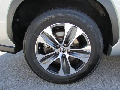 2023 Toyota Highlander XLE 4dr SUV