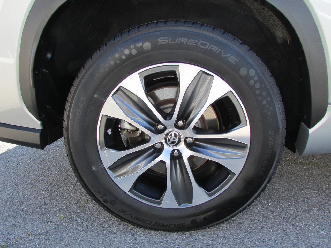 2023 Toyota Highlander XLE 4dr SUV