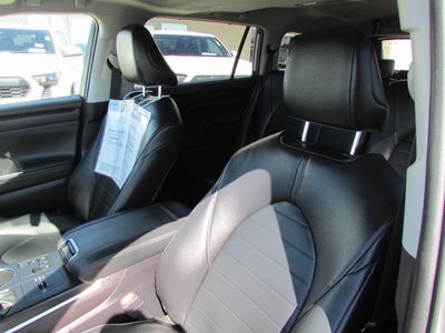 2023 Toyota Highlander XLE 4dr SUV