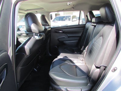 2023 Toyota Highlander XLE 4dr SUV