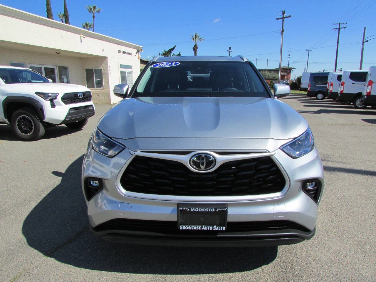 2023 Toyota Highlander XLE 4dr SUV