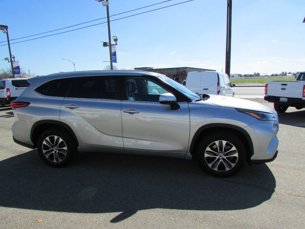 2023 Toyota Highlander XLE 4dr SUV