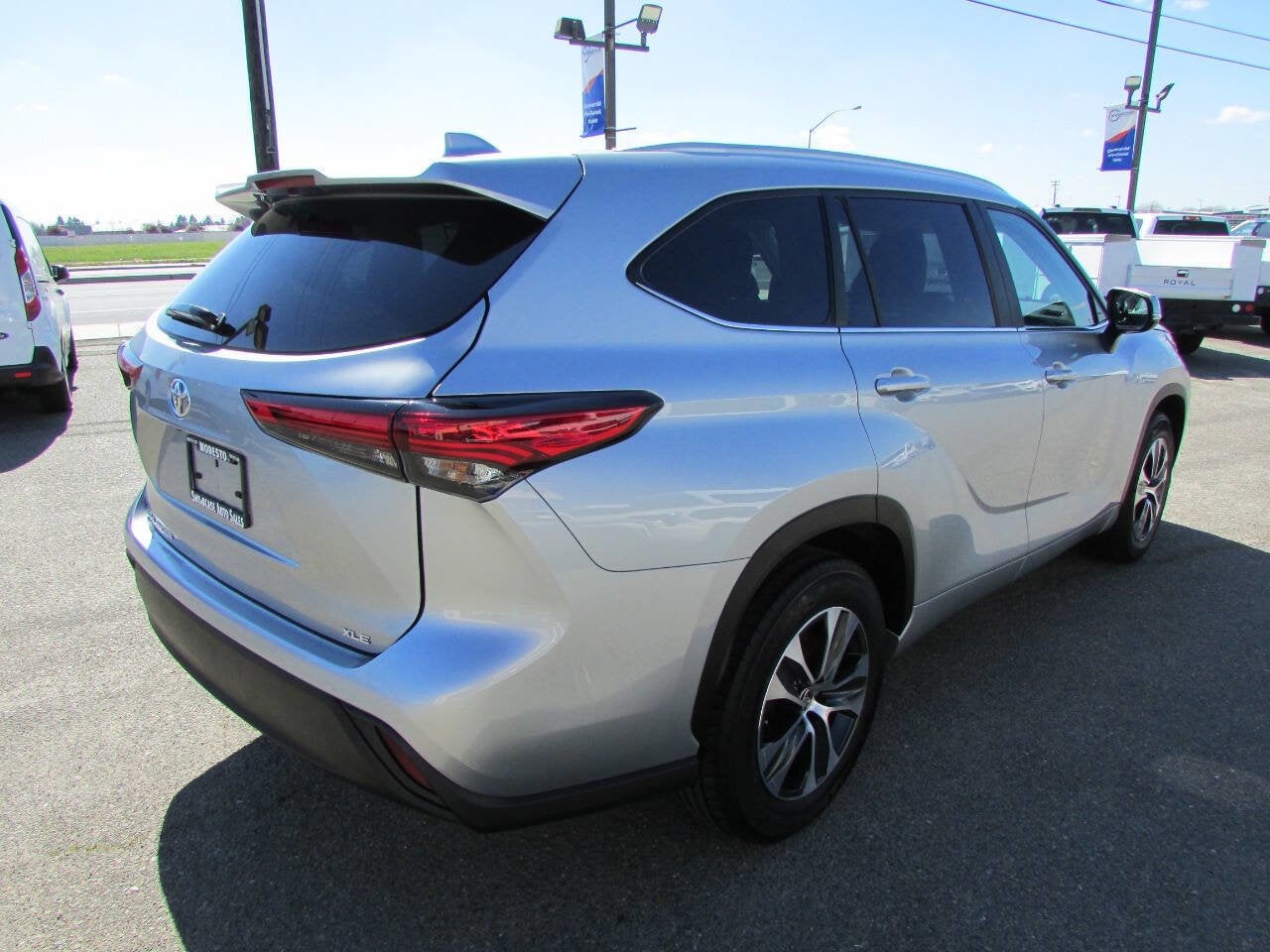 2023 Toyota Highlander XLE 4dr SUV