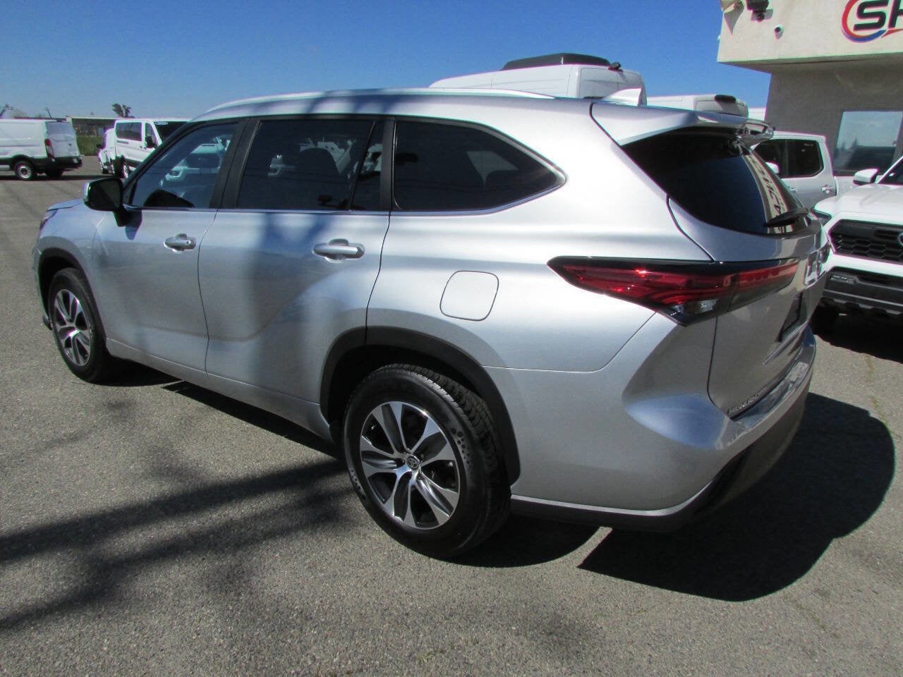 2023 Toyota Highlander XLE 4dr SUV