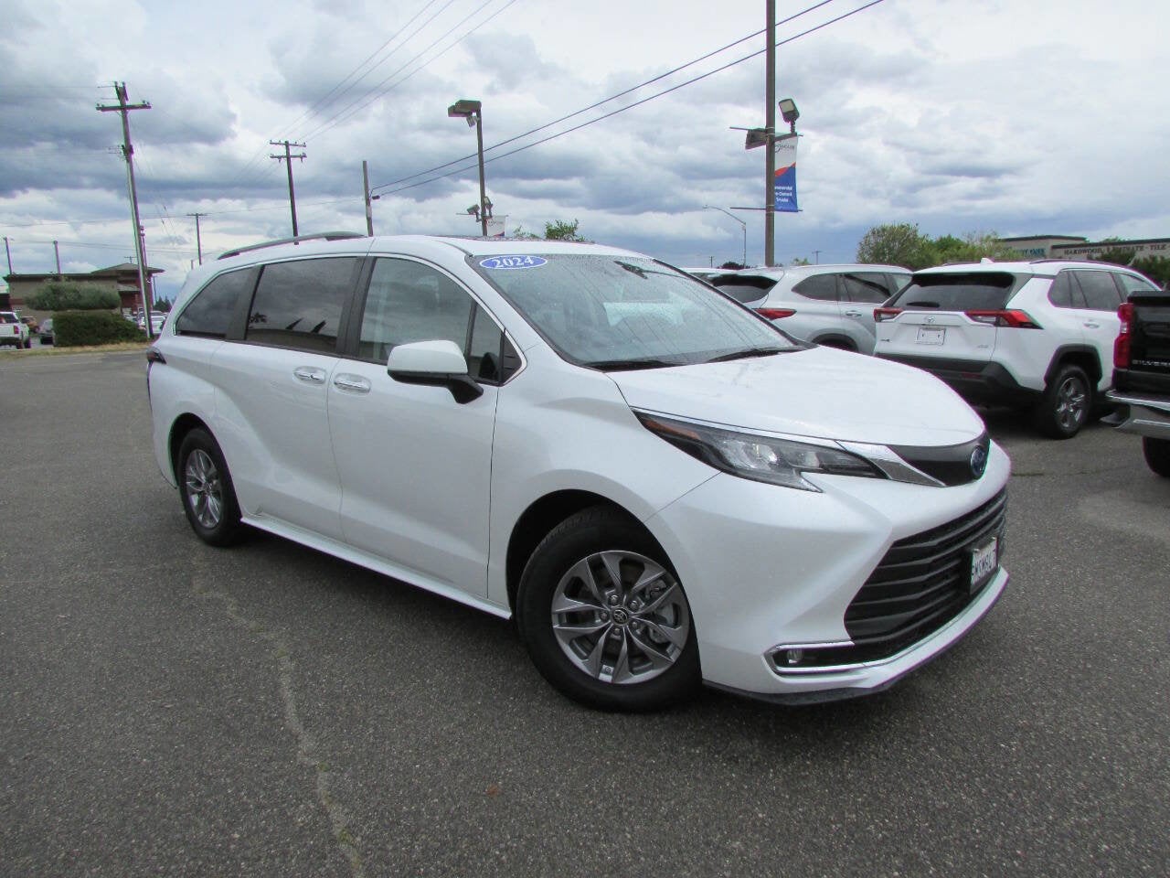 2024 Toyota Sienna XLE 7 Passenger 4dr Mini Van
