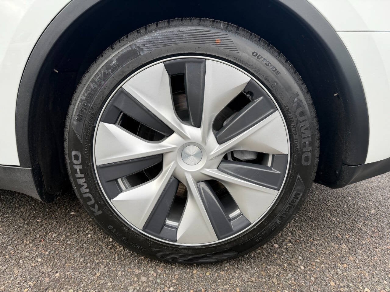 2023 Tesla Model Y Long Range AWD 4dr Crossover
