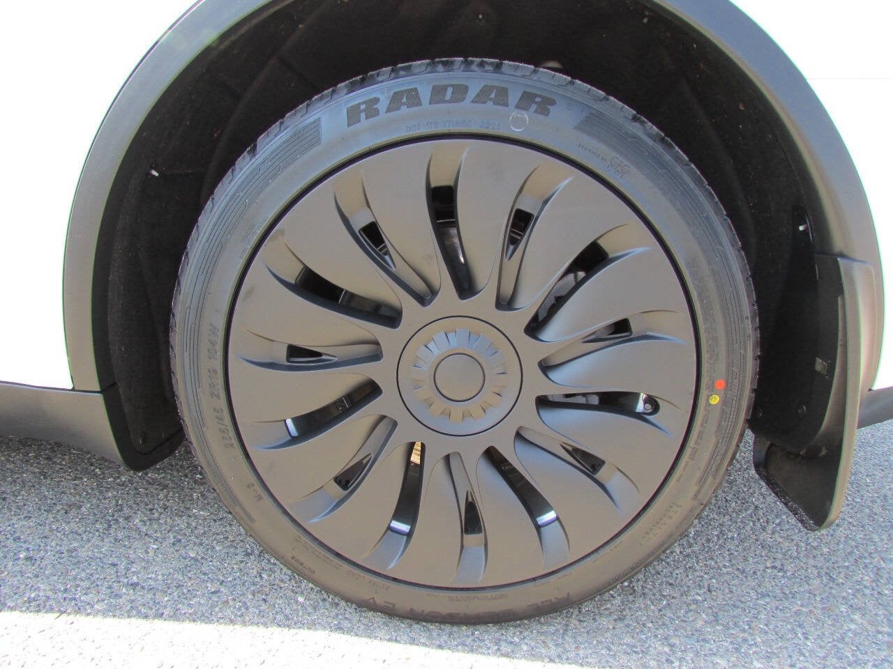 2023 Tesla Model Y Long Range AWD 4dr Crossover